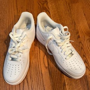 WOMENS NIKE AIR FORCE 1